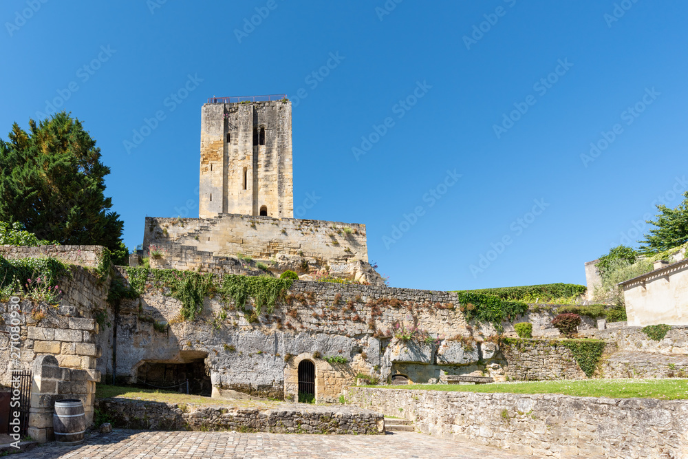 SAINT-EMILION (Gironde, France), vestiges du château médiéval SAINT-EMILION (Gironde, France), vestiges du château médiéval