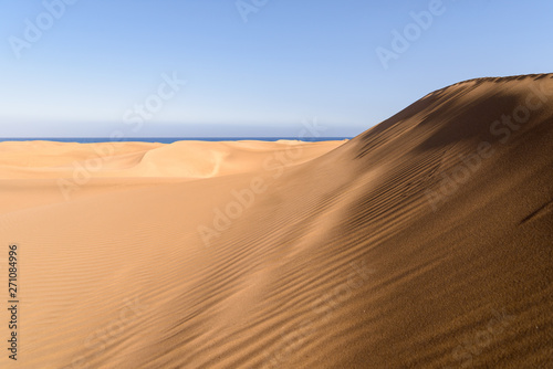 Shades and sand drifts at the Maspalomas dunescape