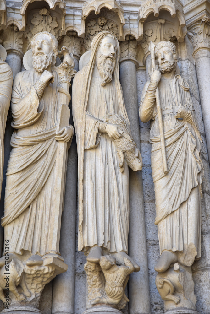 Statues de la cathédrale de Chartres