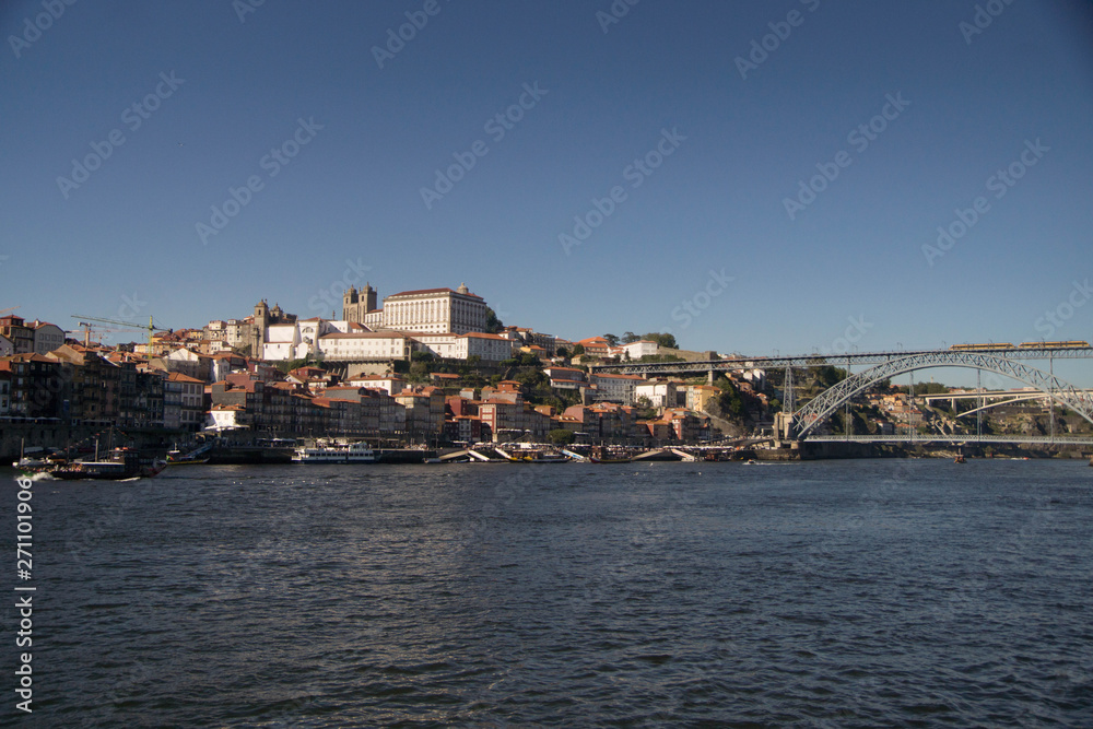 Vue de Porto à partir de Nova de Gaia de l'autre côté du Douro
