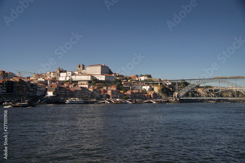 Vue de Porto à partir de Nova de Gaia de l'autre côté du Douro