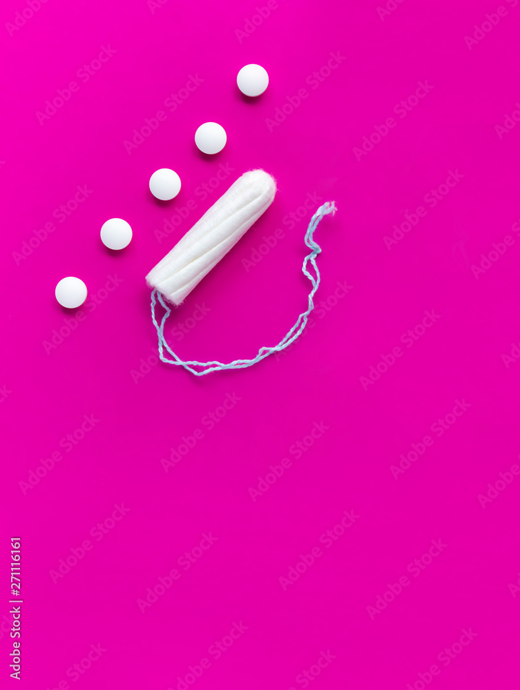 Obraz premium Tampon, feminine pain pills during menstruation on a pink background. Protection from unwanted pregnancy, ovulation