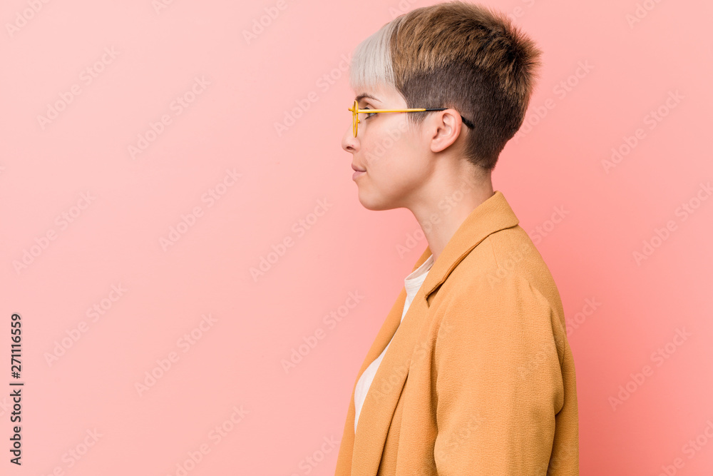 Obraz premium Young caucasian woman wearing a casual business clothes gazing left, sideways pose.