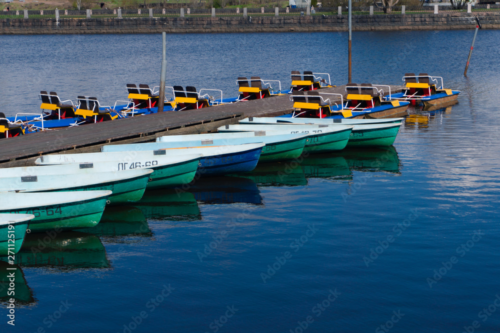 Fototapeta premium green and blue boats