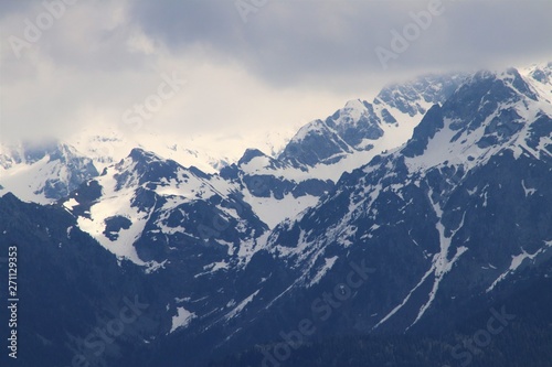 Le massif de Belledonne dans les Alpes Françaises vu depuis le Fort de la ville de Grenoble