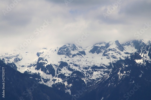 Le massif de Belledonne dans les Alpes Françaises vu depuis le Fort de la ville de Grenoble © ERIC