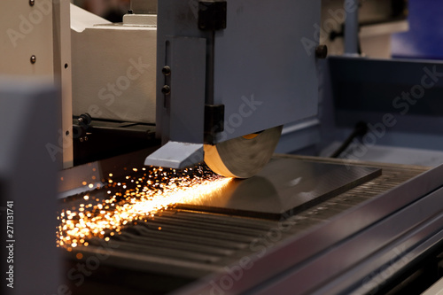 Tableau sur toile metal plate grinding on surface grinding machine