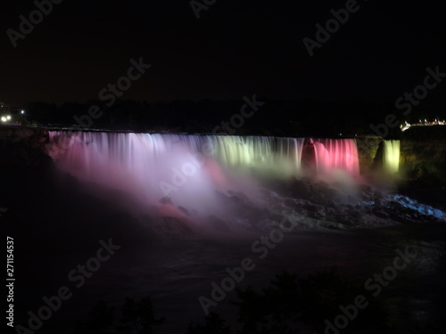 cascate del niagara notturne