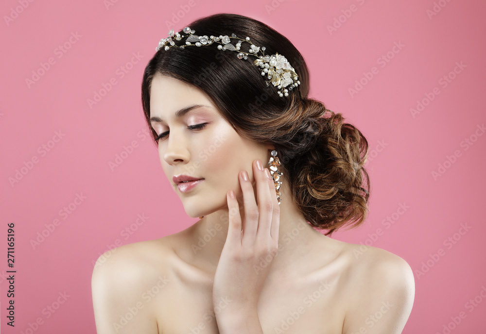 Wedding earrings on a female hand, she takes the earrings, wear earrings. Wedding earrings on a female hand, she takes the earrings, wear earrings.