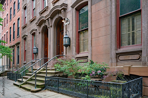 Konstfotografi urban street with old brownstone style townhouses or apartment buildings
