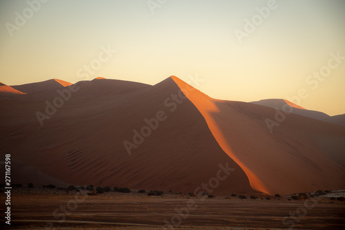 Sossus Dunes at sunrise in the desert of Namibia - Sossusvlei © Diego