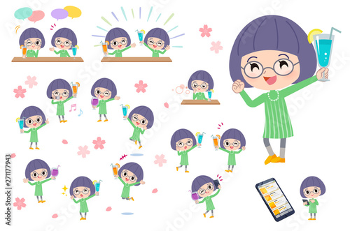 Green clothing Glasses girl_Drink party
