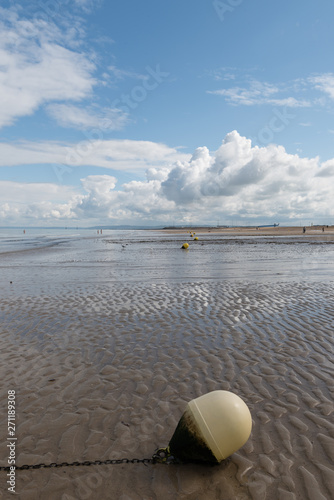 paysage de bord de mer sous le soleil