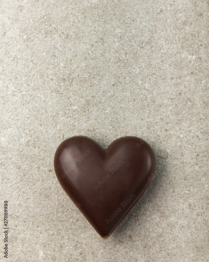 Obraz premium Chocolate heart on a stone background. Background for Valentine's Day.