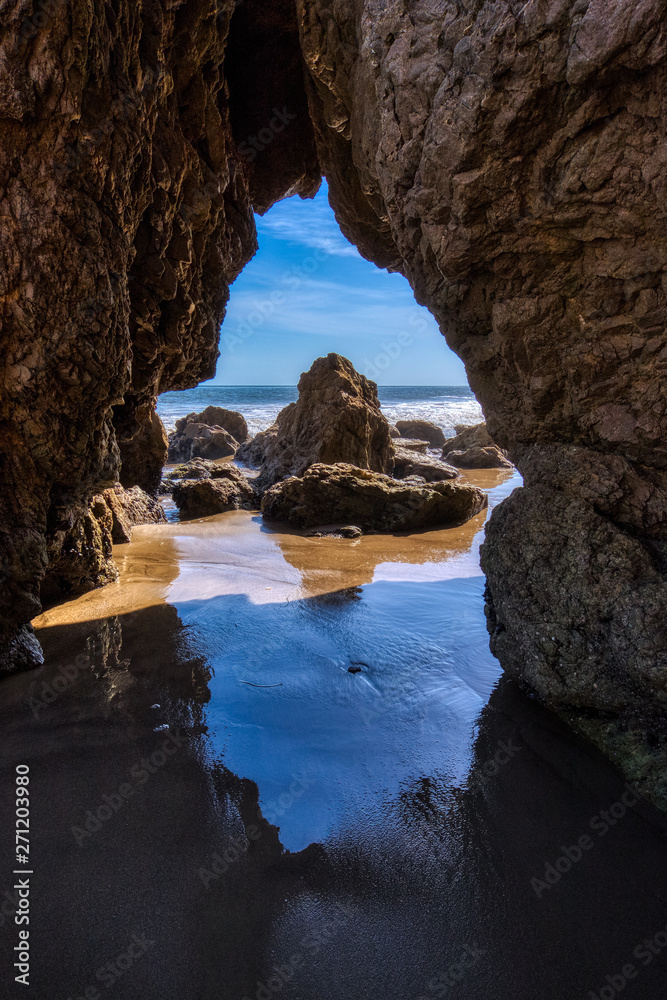 Fototapeta premium Rock Arch at El Matador Beach