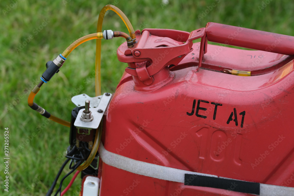 Jet fuel for model jat turbines in can with attached pump. Jet fuel for model jat turbines in can with attached pump.