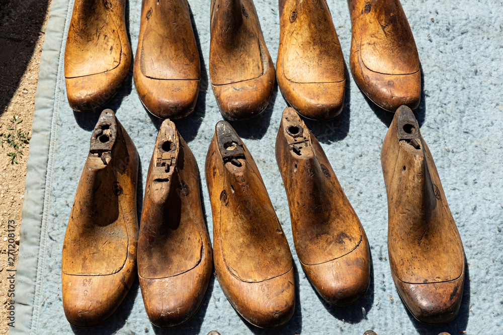 Hormas para zapatos antiguas en madera. foto de Stock | Adobe Stock