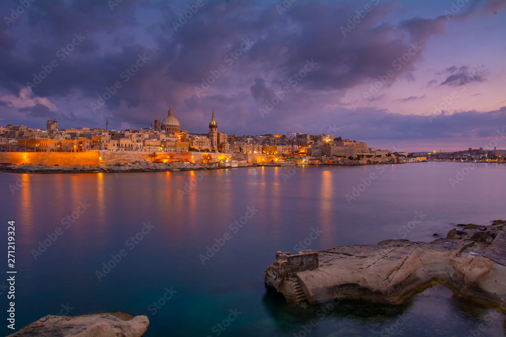 Fototapeta premium Valetta by night 01