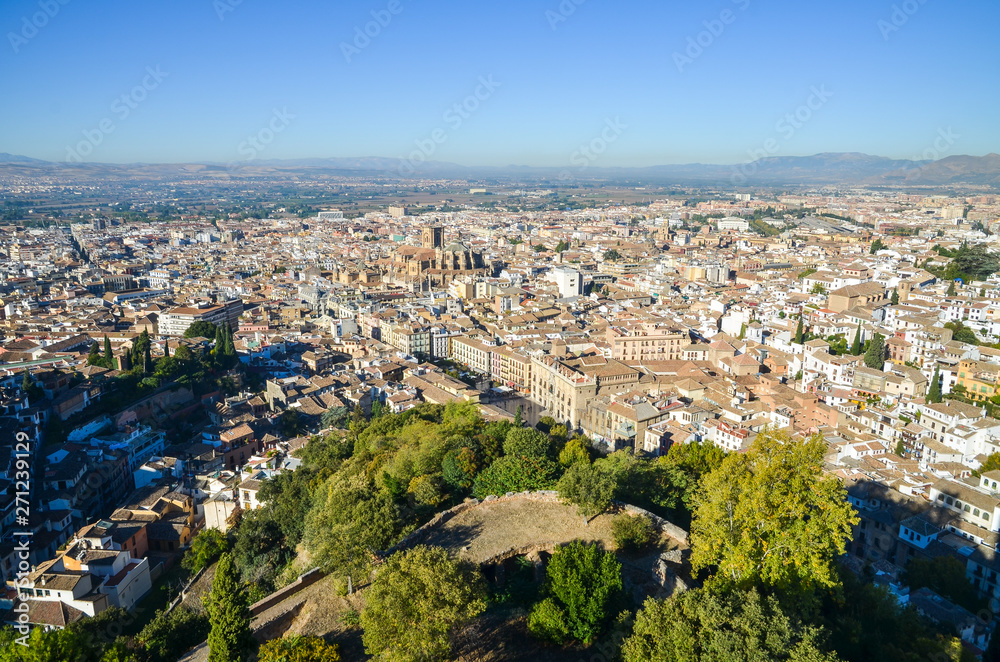 アルハンブラ宮殿　アルカサバから見下ろすグラナダの街と大聖堂（グラナダ、スペイン・アンダルシア）