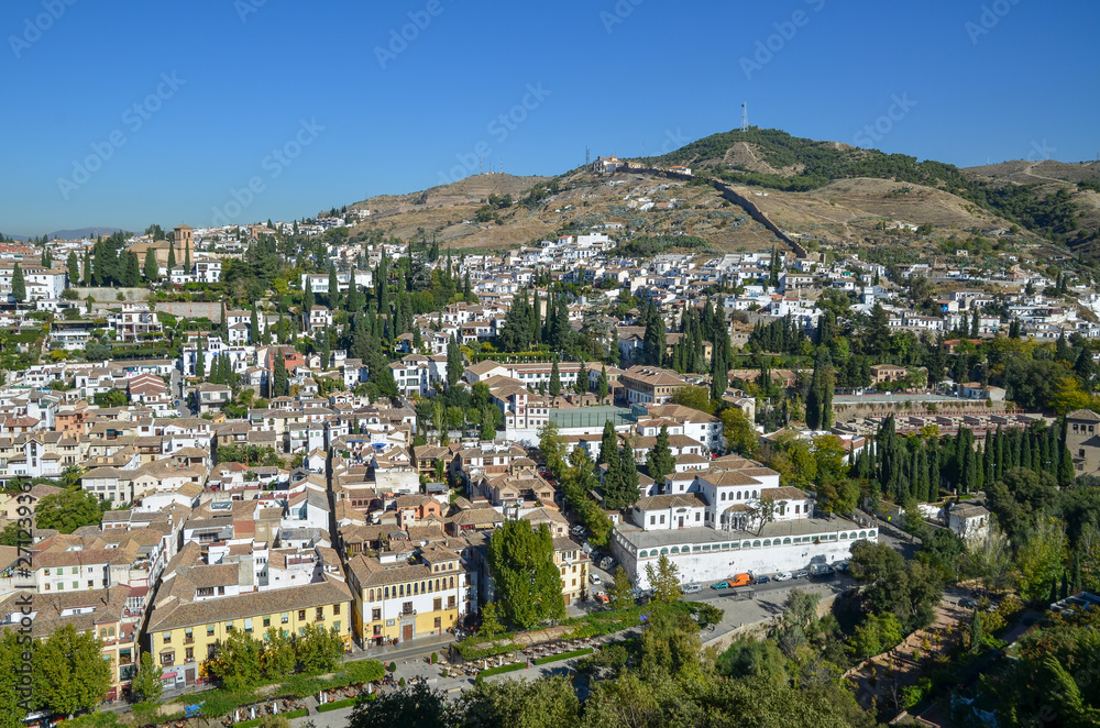 アルハンブラ宮殿から見下ろすアルバイシン地区（グラナダ、スペイン・アンダルシア）