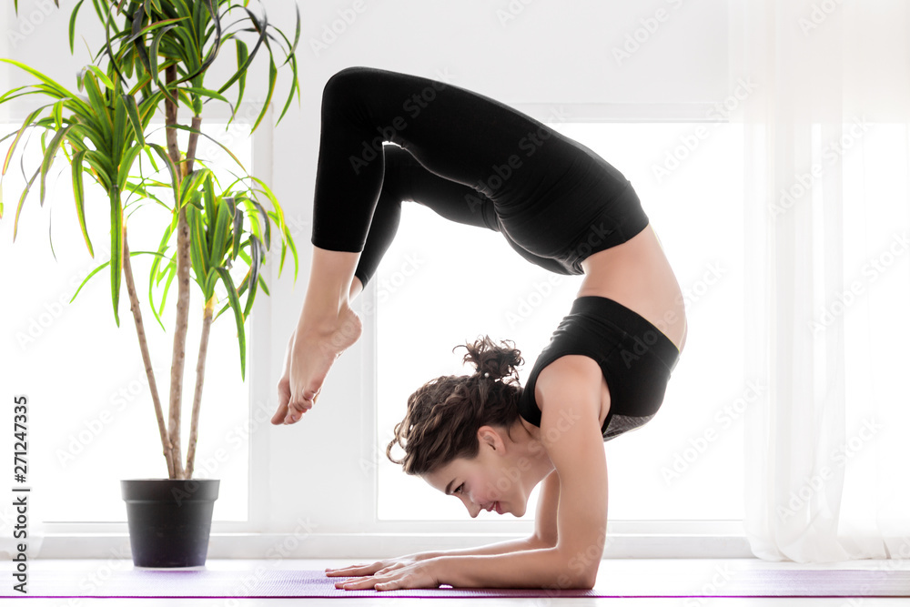 Astuce #pour #posture #de #yoga #scorpion #flexibilityexercises  #flexibility #exercises #gymnastics | Tips kebugaran, Yoga, Latihan