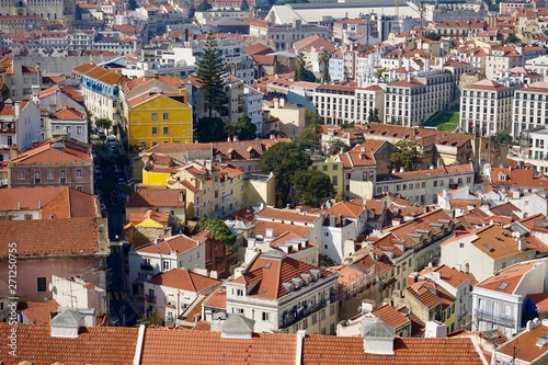 Sonnige Panoramalandschaft von Lissabon photo