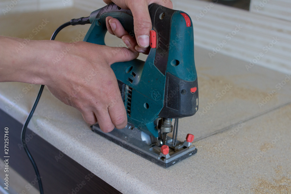 cutting kitchen countertop using electric jig saw,cut in kitchen furniture a place for kitchen sink