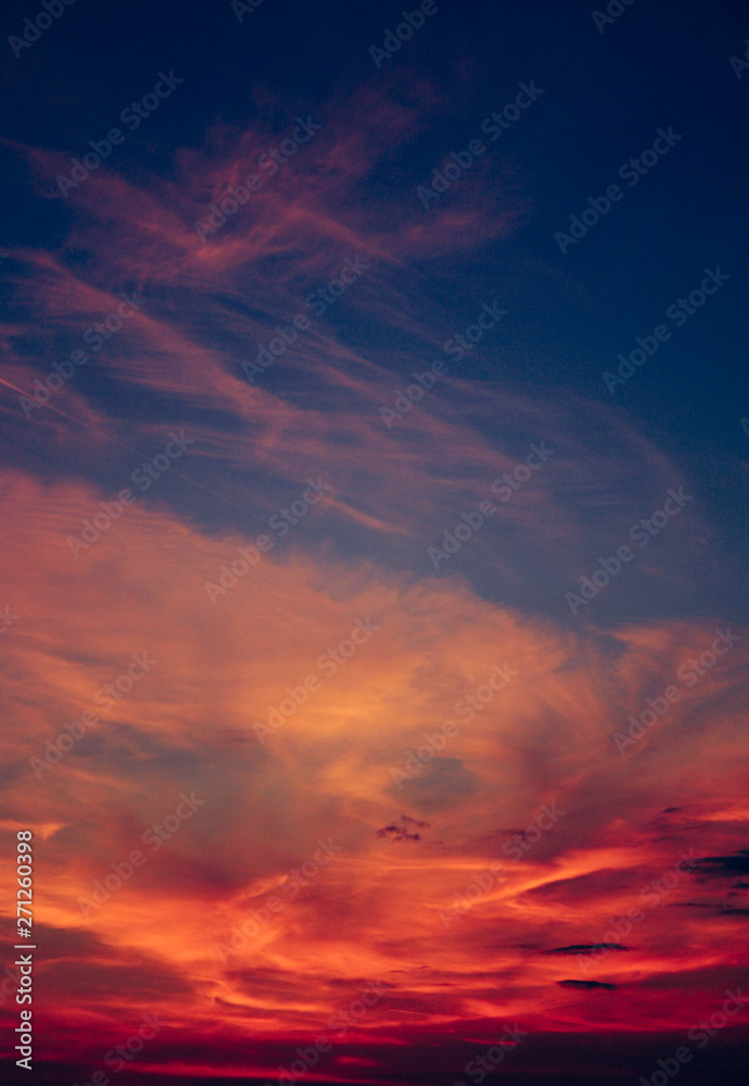 Fototapeta premium a beautiful sky at sunset