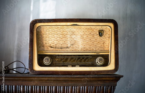 Quadro su tela very old east european yellow brown wooden am FM radio on the shelf