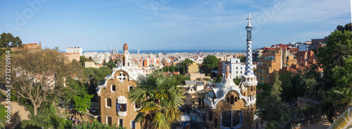 Canvas Print Panoramic view of Barcelona from Park Guell in a summer day