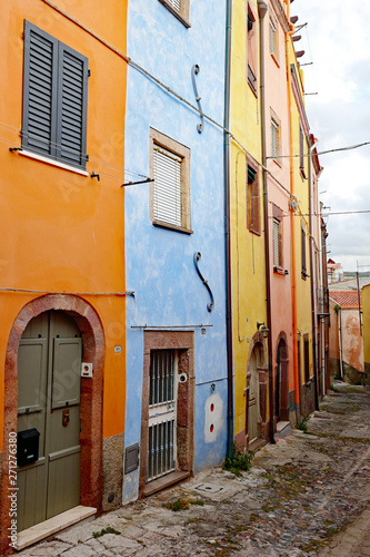 Sardinien Bosa Bunte Fassaden in der Altstadt