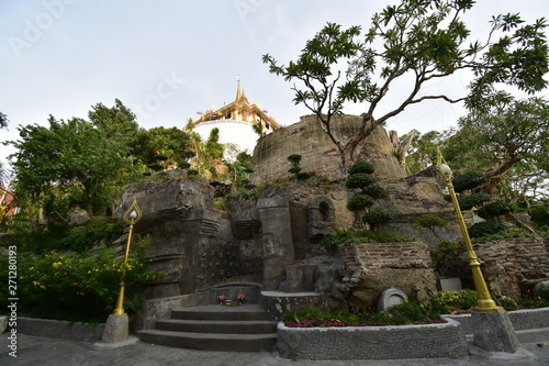 วัดภูเขาทอง