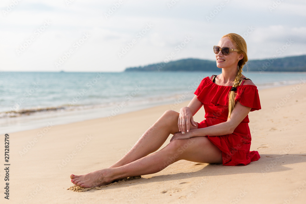 Blonde model on the meach in Thailand Blonde model on the meach in Thailand