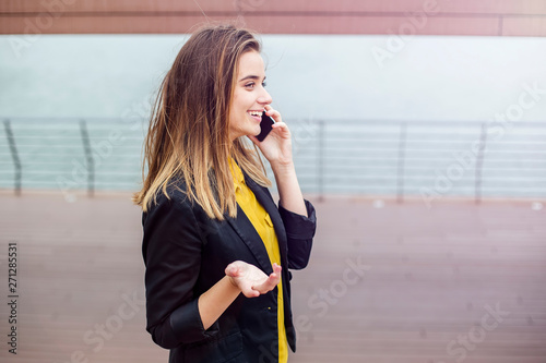 Pretty young woman talking ...