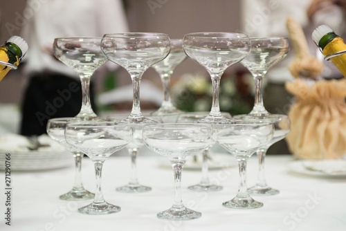 table champagne glasses
