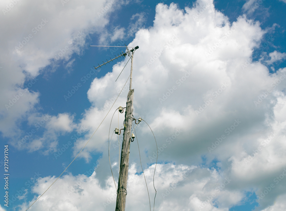 Obraz premium electrical post with dandling wires