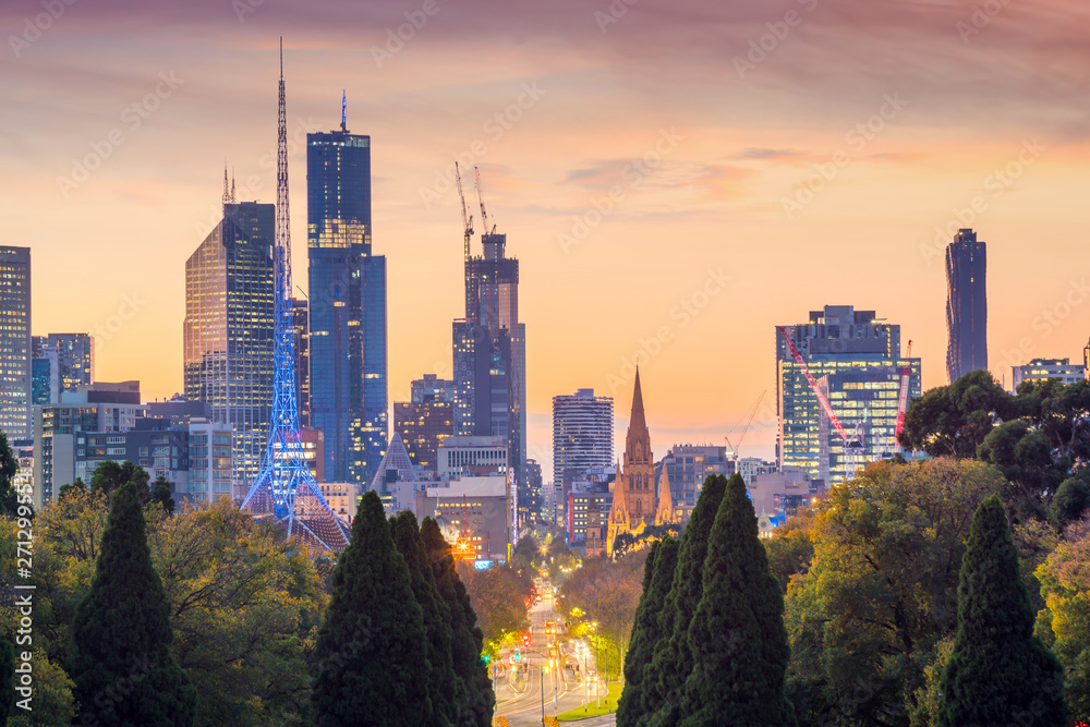 Obraz premium Melbourne city skyline at twilight in Australia