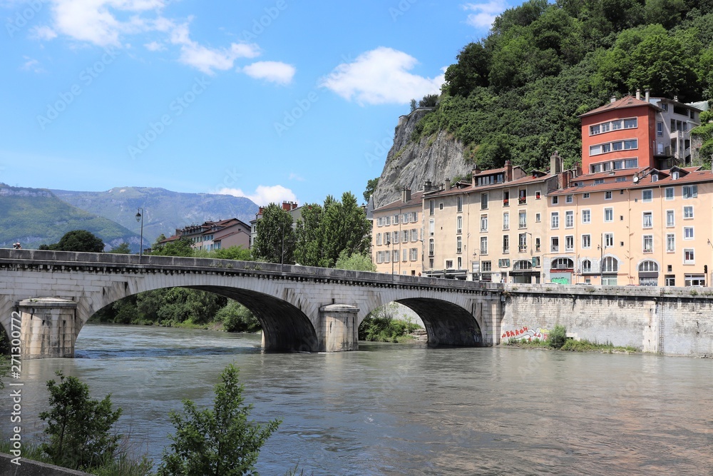 Les quais de la rivière Isère dans la ville de Grenoble, Département de l'Isère, France