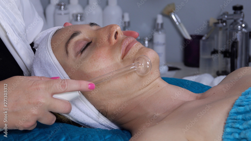 Close up high frequency facial Close up high frequency facial