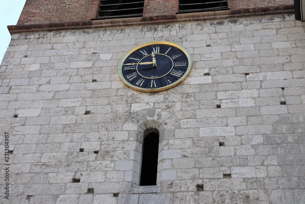 Fototapeta premium Cathédrale Notre Dame de Grenoble, Ville de Grenoble, Département de l'Isère, France - extérieur