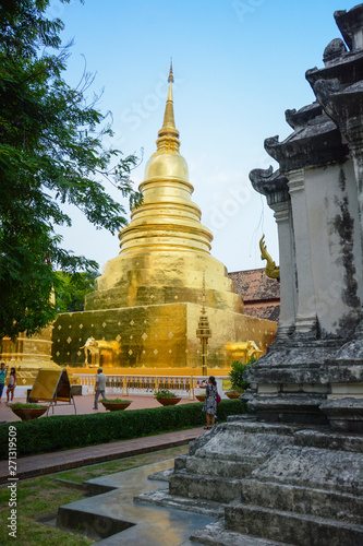 Vista de templo budista em Chiang Mai  Tail  ndia