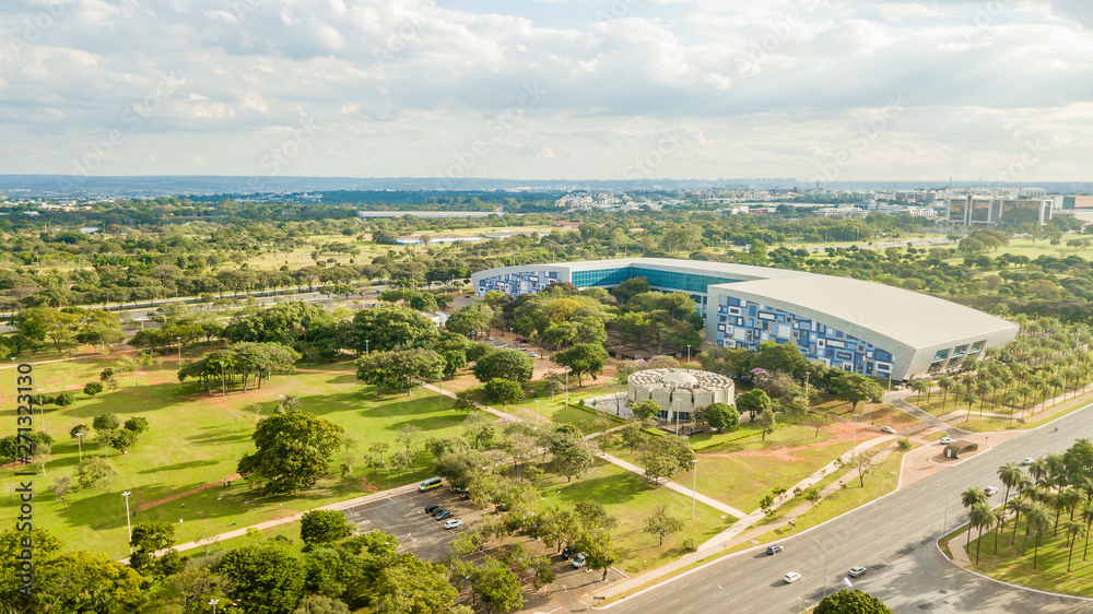 Vista aérea de Brasília no Brasil feita com drone.