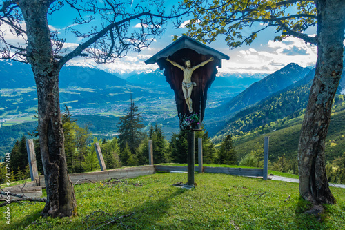 Wegkreuz mit Blick ins Inntal photo