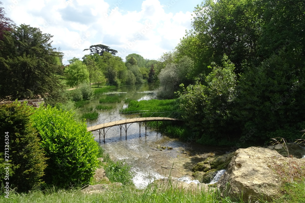 Fototapeta premium Cascade waterfall at Blenheim Palace - Woodstock, Oxfordshire, England, UK
