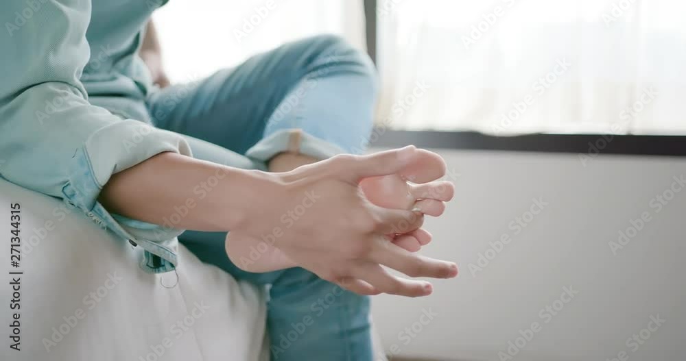 applying cream for athletes foot applying cream for athletes foot