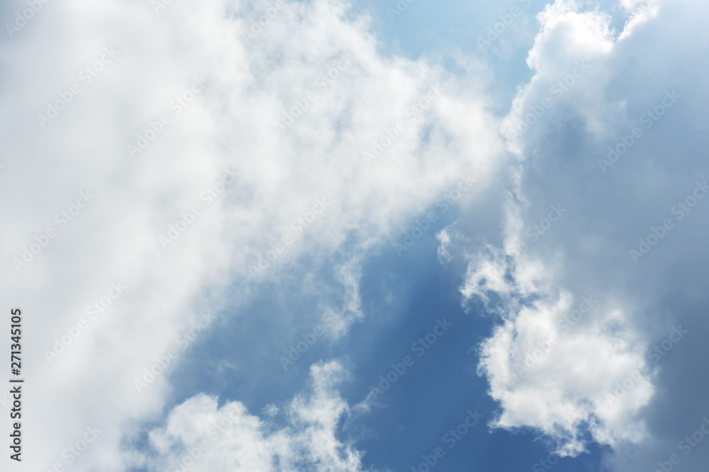 Obraz premium Blue sky and beautiful clouds