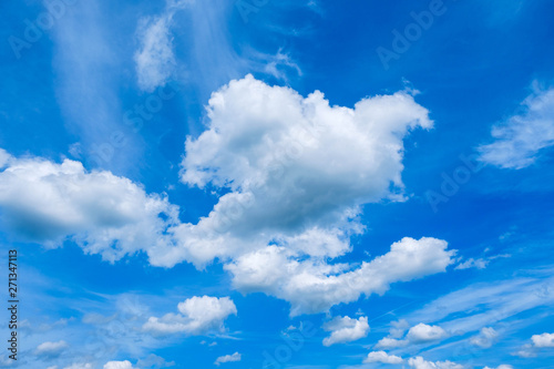 【写真素材】 青空 空 雲 初夏の空 背景 背景素材 6月 コピースペース