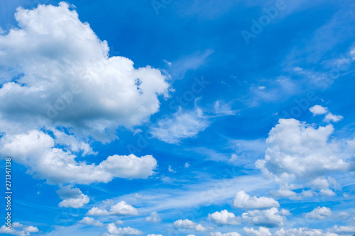 【写真素材】 青空 空 雲 初夏の空 背景 背景素材 6月 コピースペース © Rummy & Rummy
