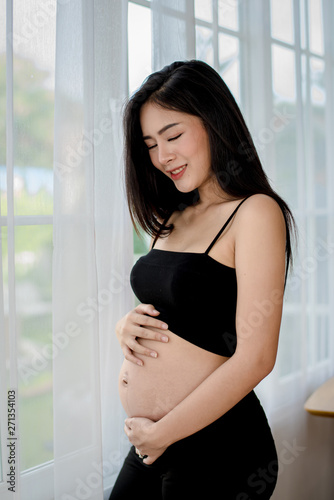 young pregnant woman Free Download young pregnant woman - GFXLoad