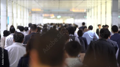 通勤風景・東京・新宿